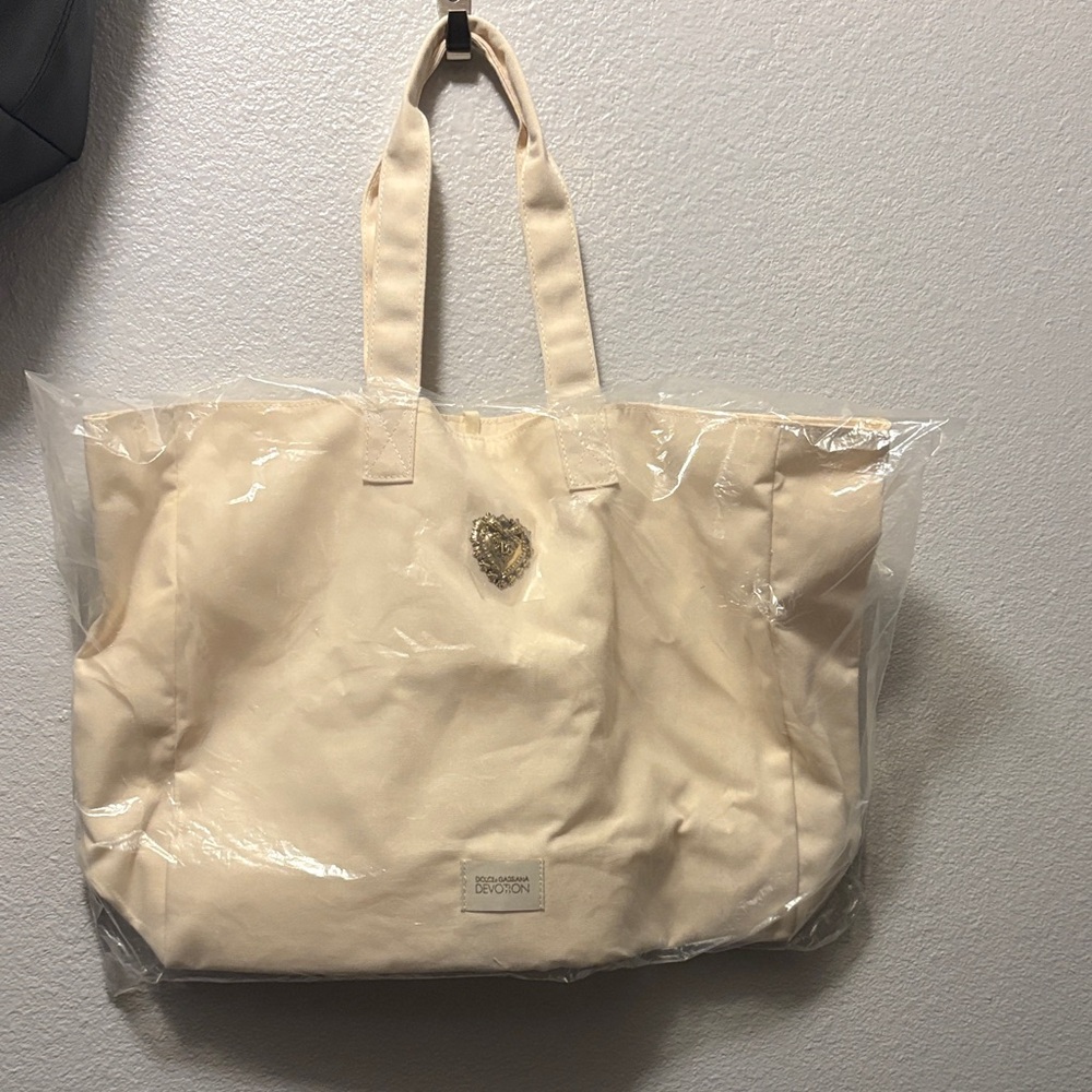 Dolce& Gabbana devotion bag bnwt